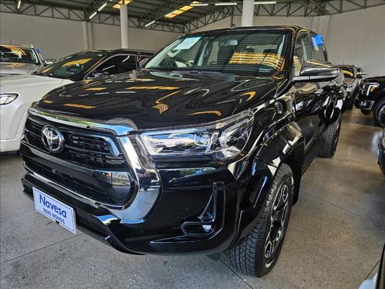 TOYOTA HILUX 2.8 D-4D TURBO DIESEL CD SRX PLUS 4X4 AUTOMÁTICO TOYOTA HILUX 2.8 D-4D TURBO DIESEL CD SRX PLUS 4X4 AUTOMÁTICO